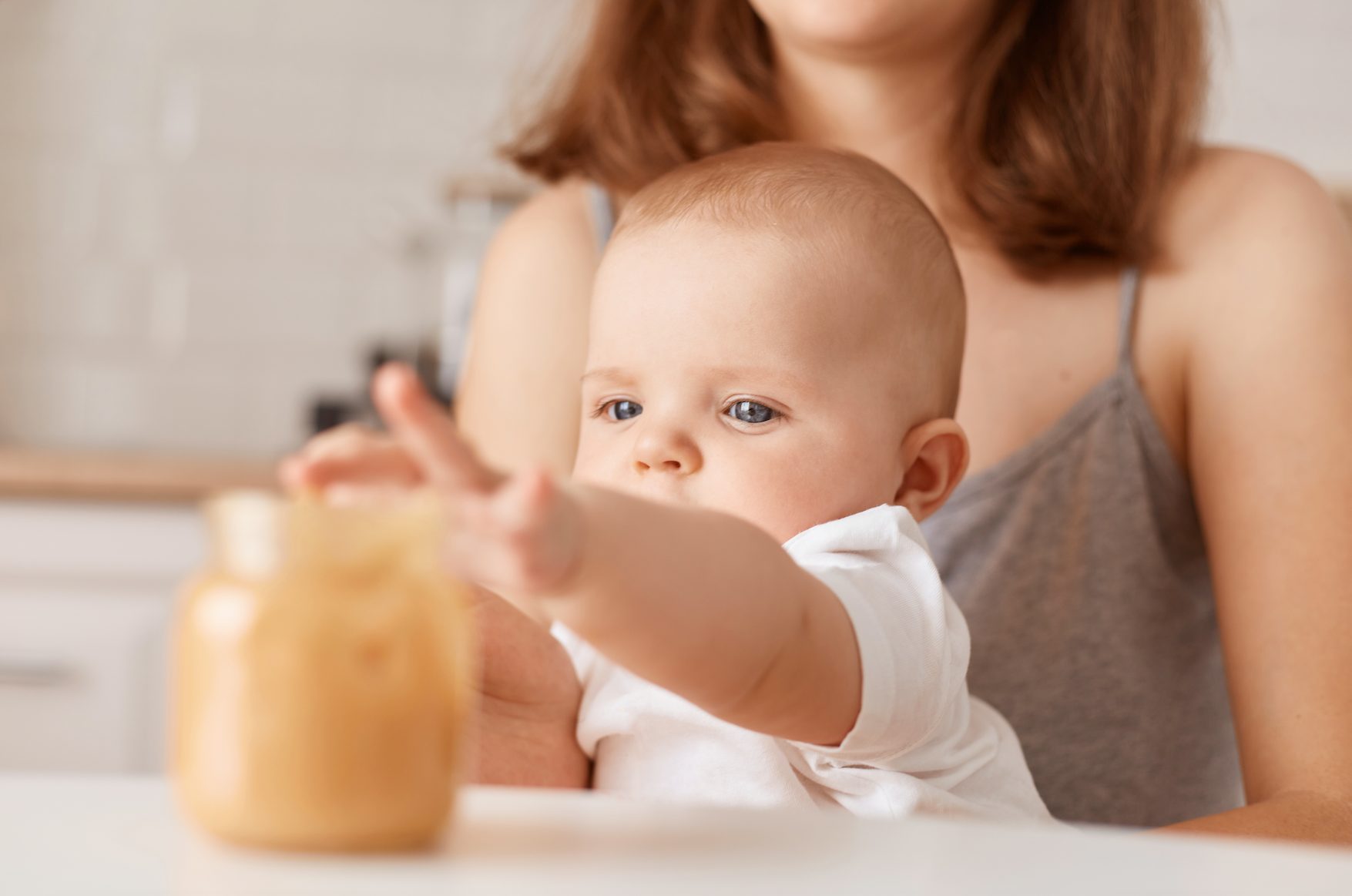 אכילת מוצקים הגיע הזמן גוזל קטן שלי